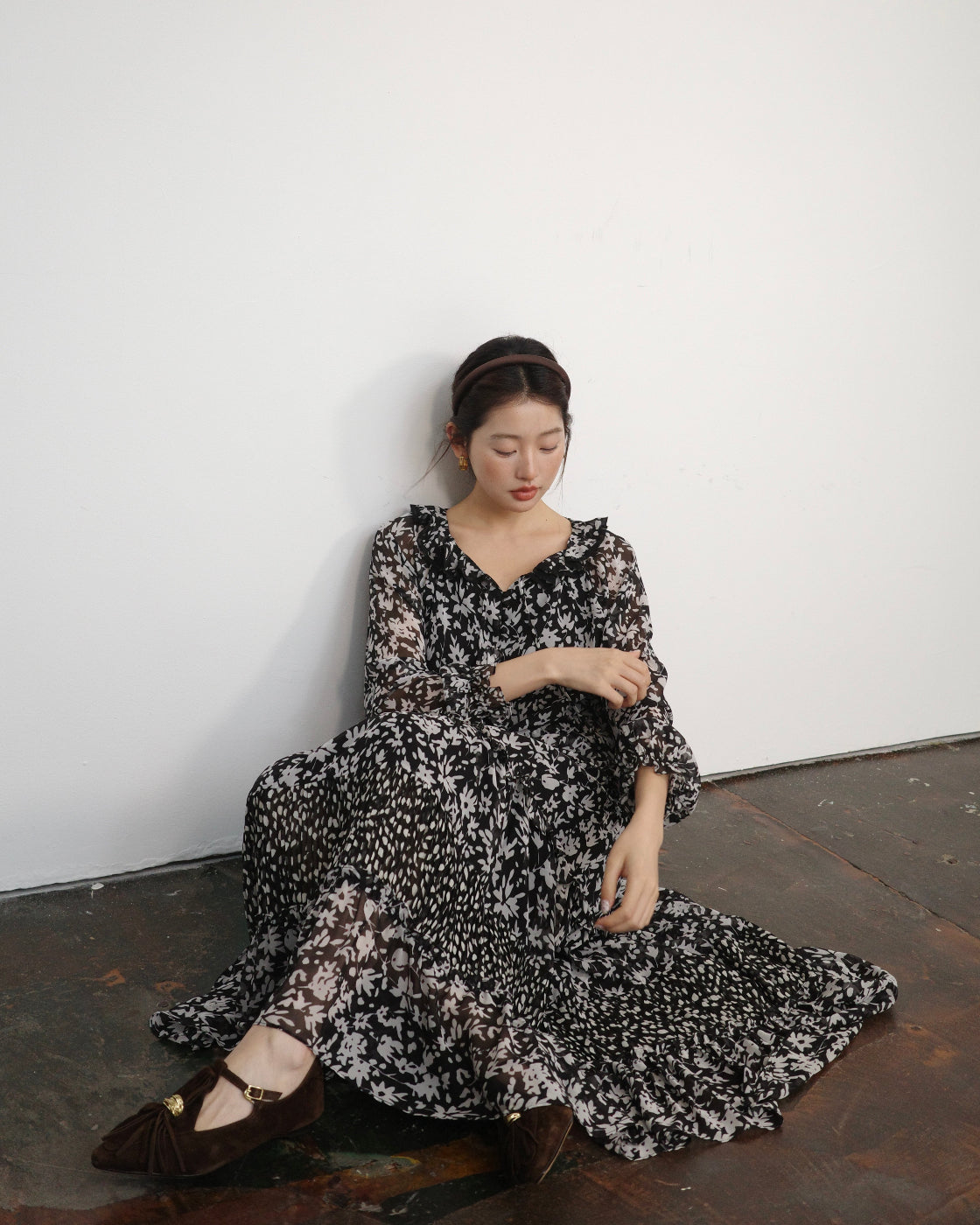 A niche design floral print slimming dress