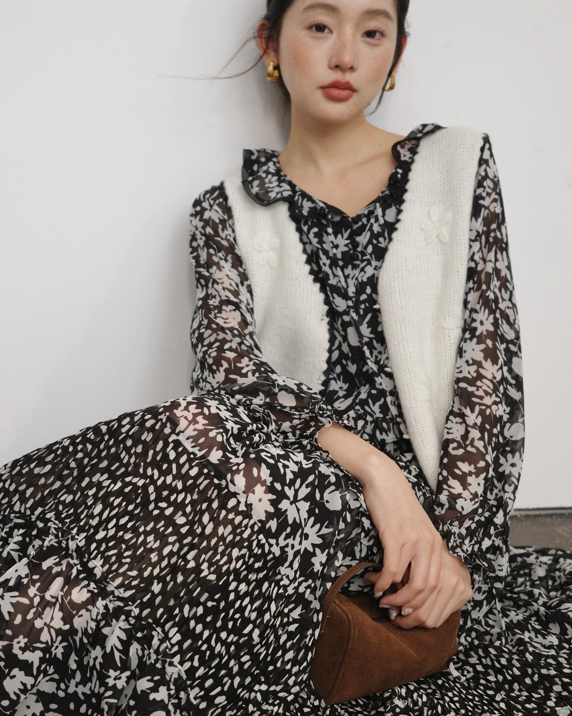 A niche design floral print slimming dress