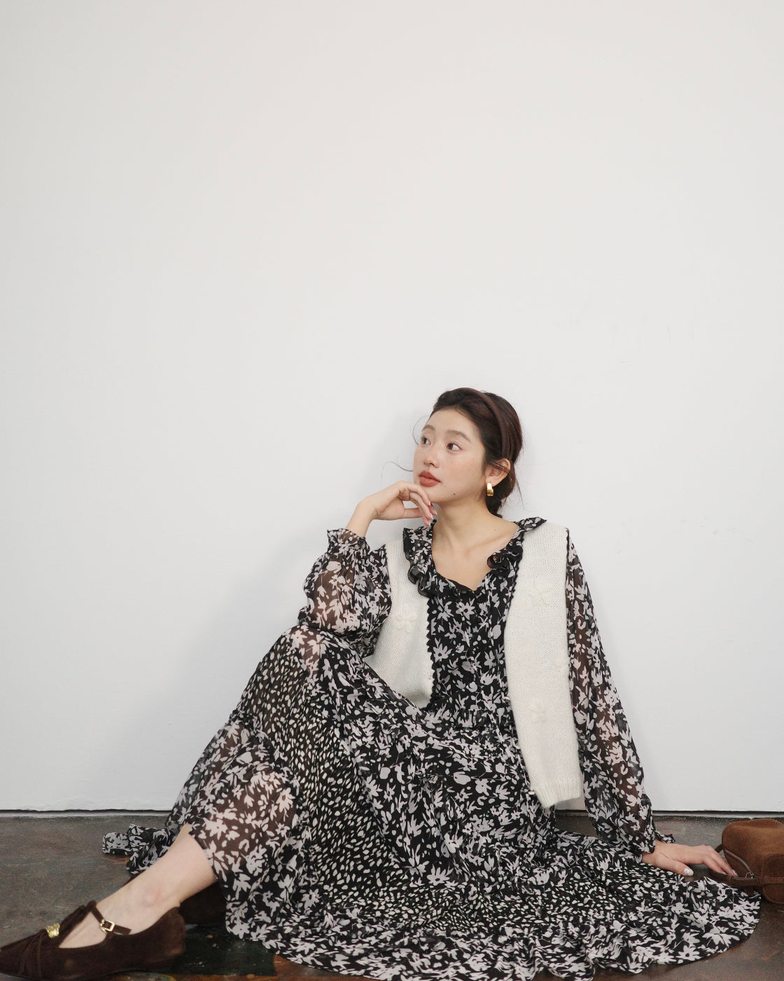 A niche design floral print slimming dress