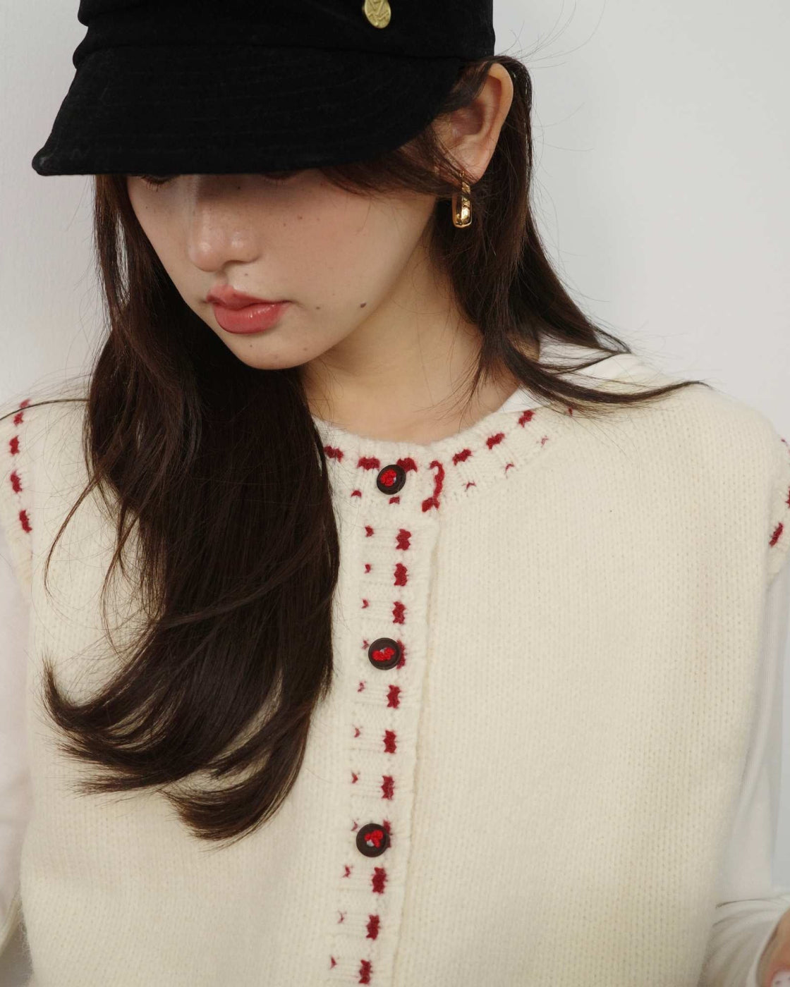 ハンドクラフト・ボタン & ステッチワーク 3Dクラウドニットベスト