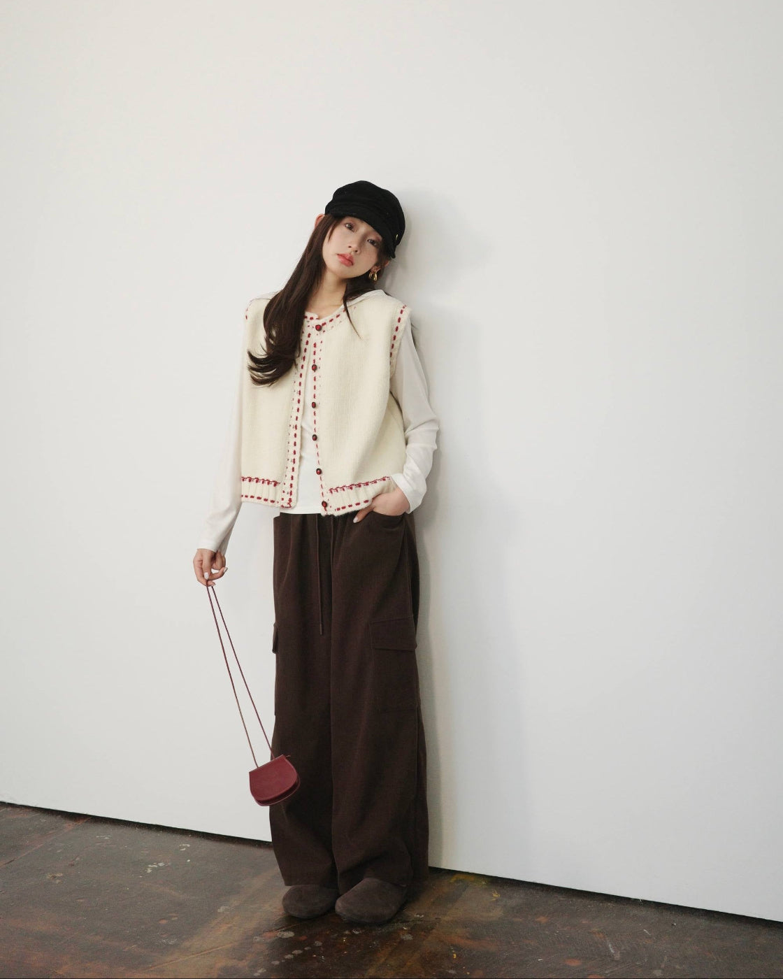 ハンドクラフト・ボタン & ステッチワーク 3Dクラウドニットベスト