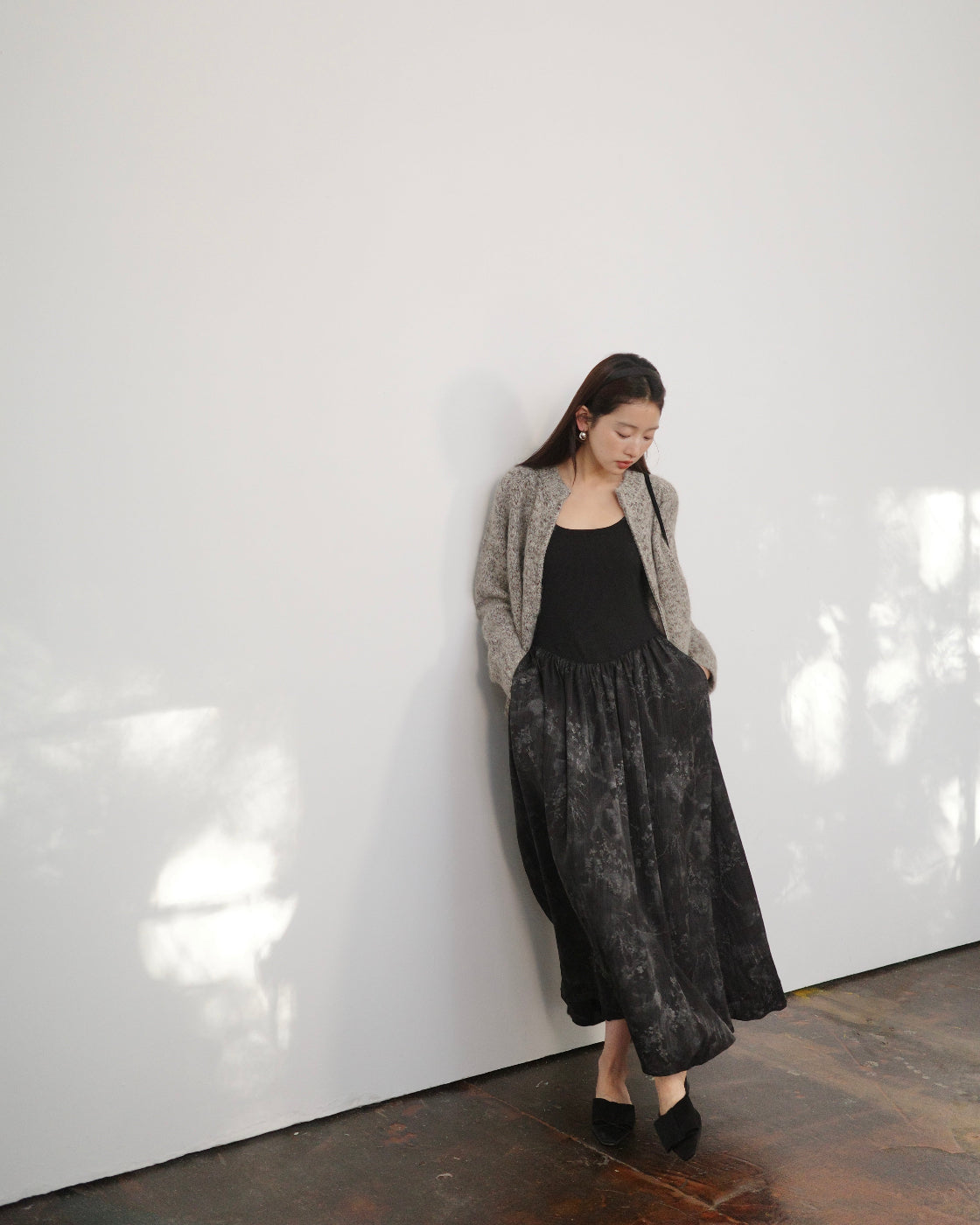 Dress with a flattering fake two-piece design that can be worn as a waist-hugging slimming inner skirt.