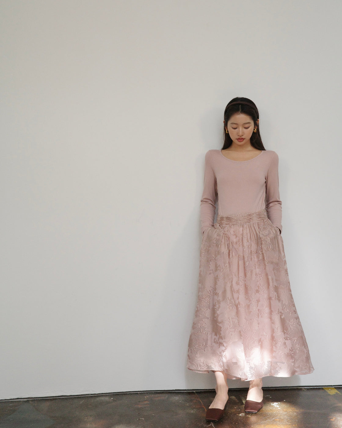 Dress with a flattering fake two-piece design that can be worn as a waist-hugging slimming inner skirt.