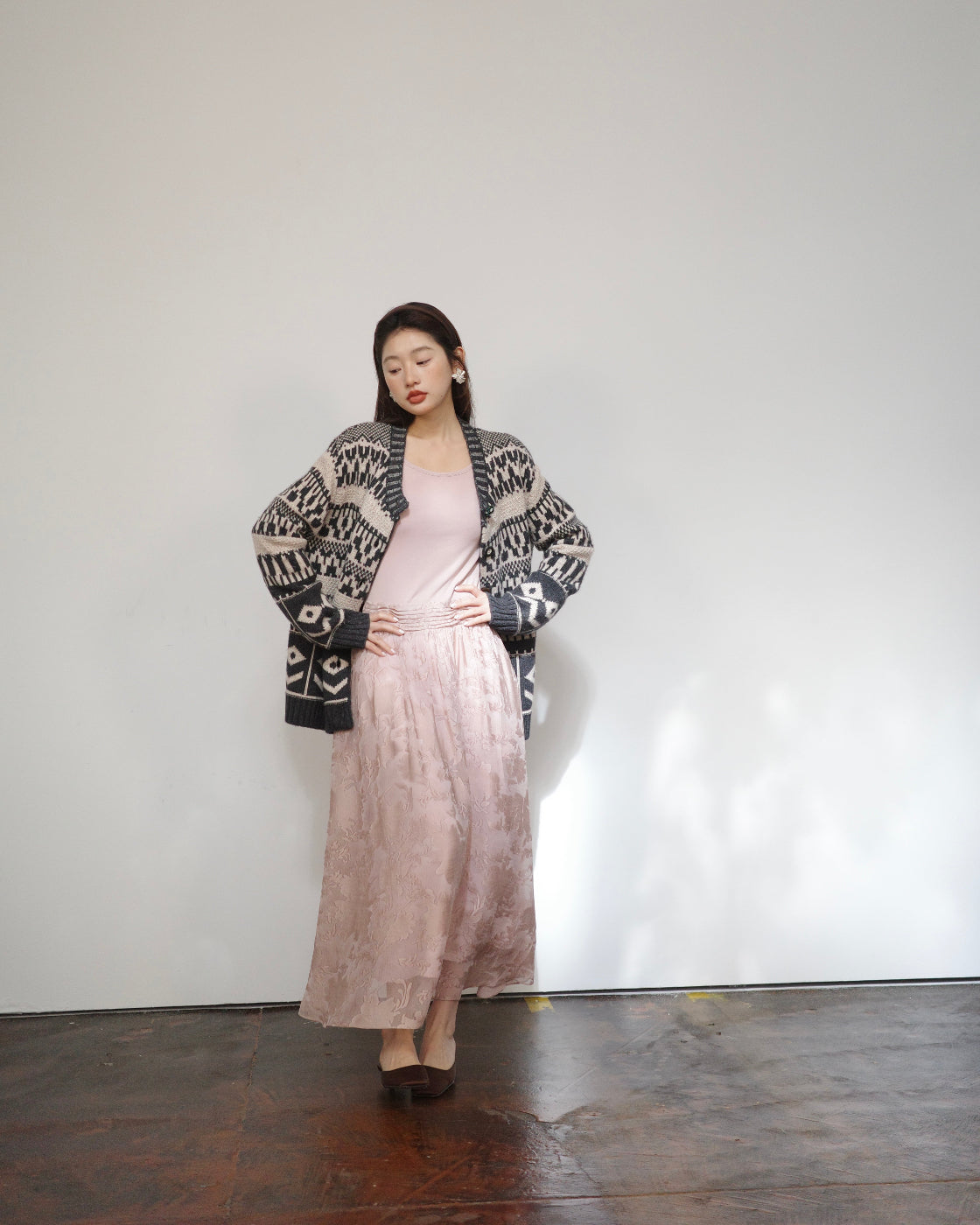 Dress with a flattering fake two-piece design that can be worn as a waist-hugging slimming inner skirt.