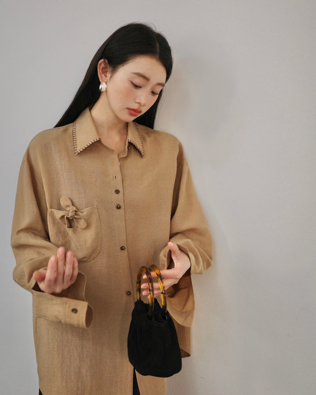 克洛Oversized Drop-Shoulder Shirt with Bow Pocket Detail