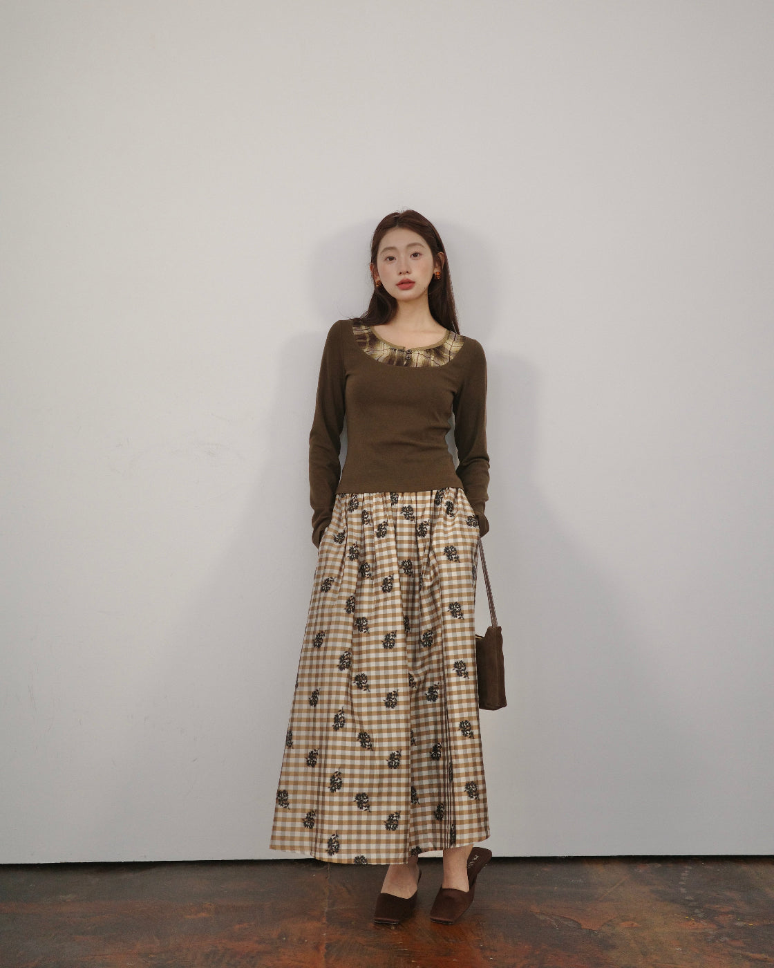 斑影Fitted Long-Sleeve Top with Organza Neckline Splice