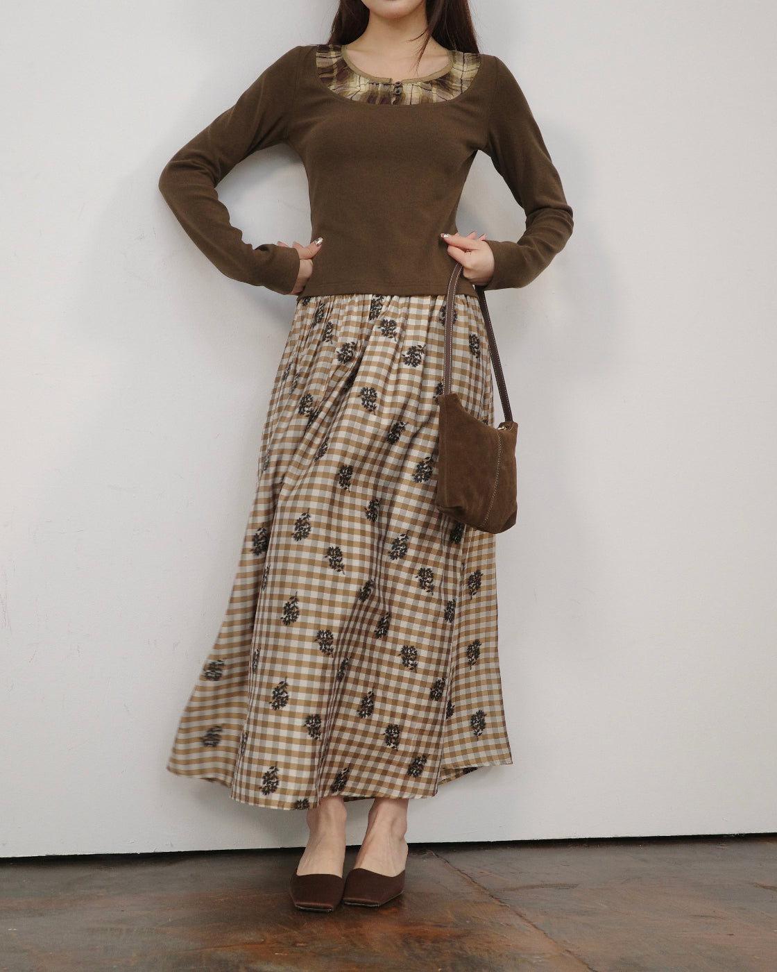 斑影Fitted Long-Sleeve Top with Organza Neckline Splice
