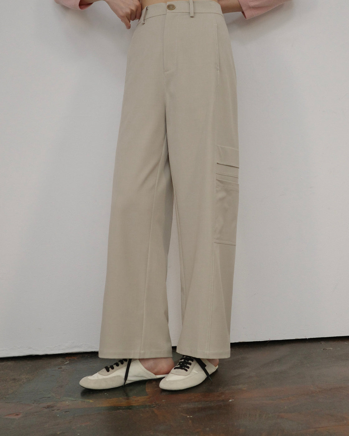 从容Wide-Leg Straight Trousers with Cargo Pocket Detail