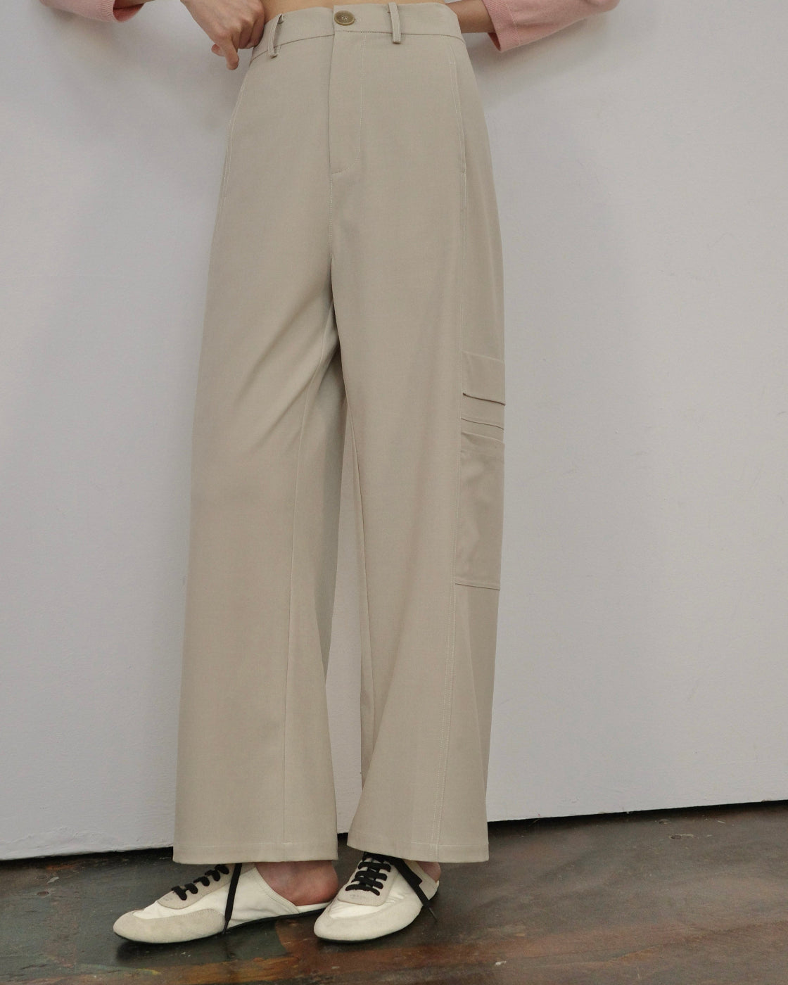 从容Wide-Leg Straight Trousers with Cargo Pocket Detail