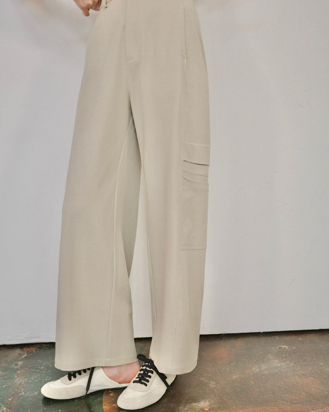 从容Wide-Leg Straight Trousers with Cargo Pocket Detail