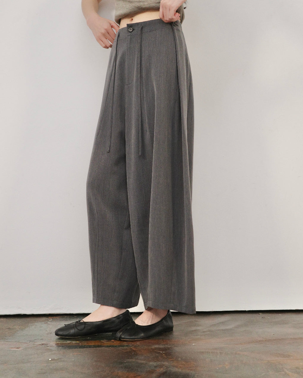 随适Balloon Wide-Leg Pants with Pleats & Drawstring
