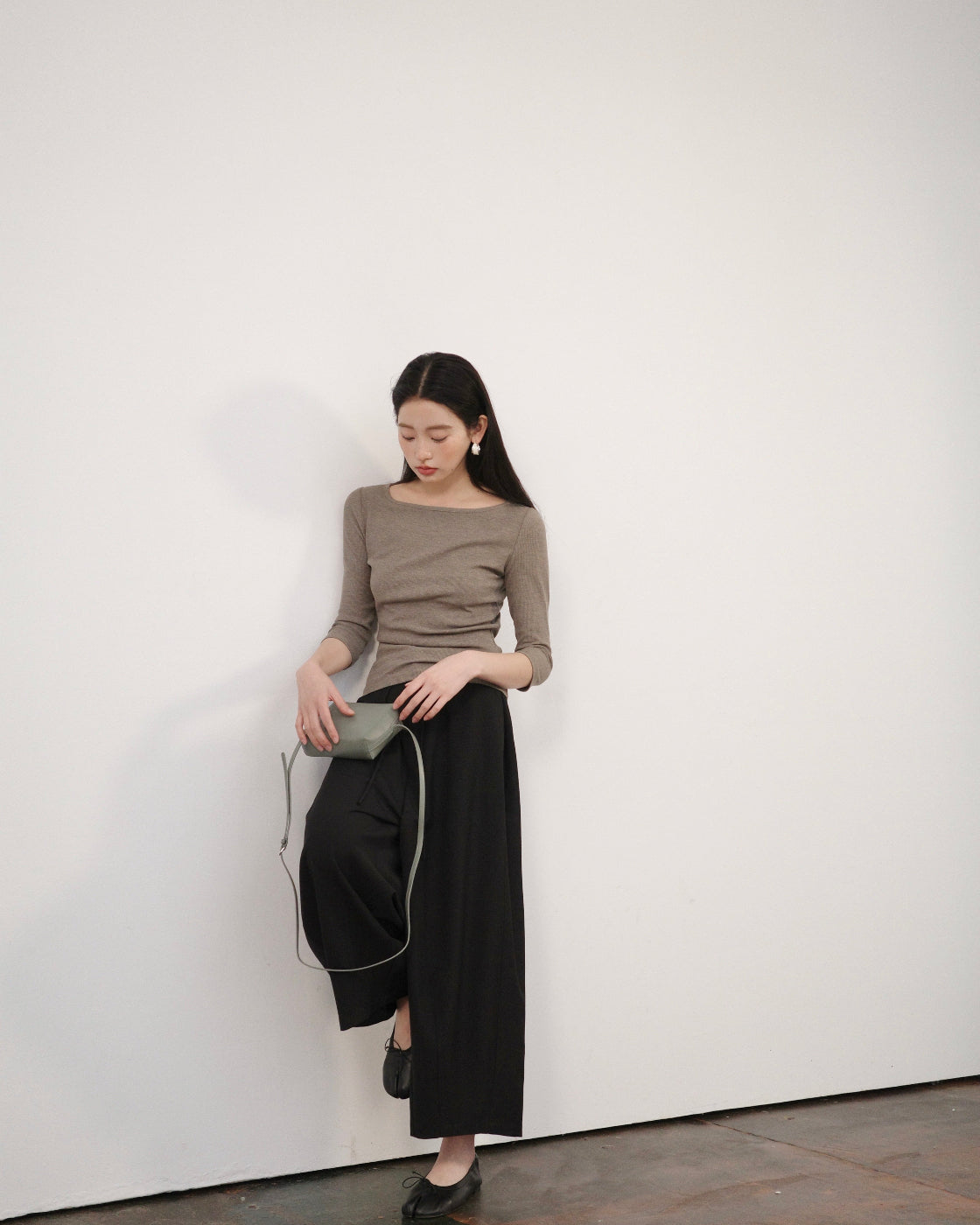 悠悠Ribbed Boat-Neck Mid-Sleeve Fitted Top