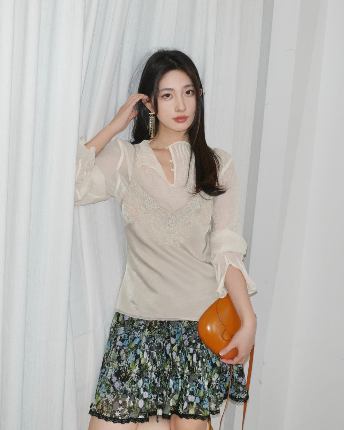 雾莎Reversible Sheer Stripe Blouse with Mock Neck