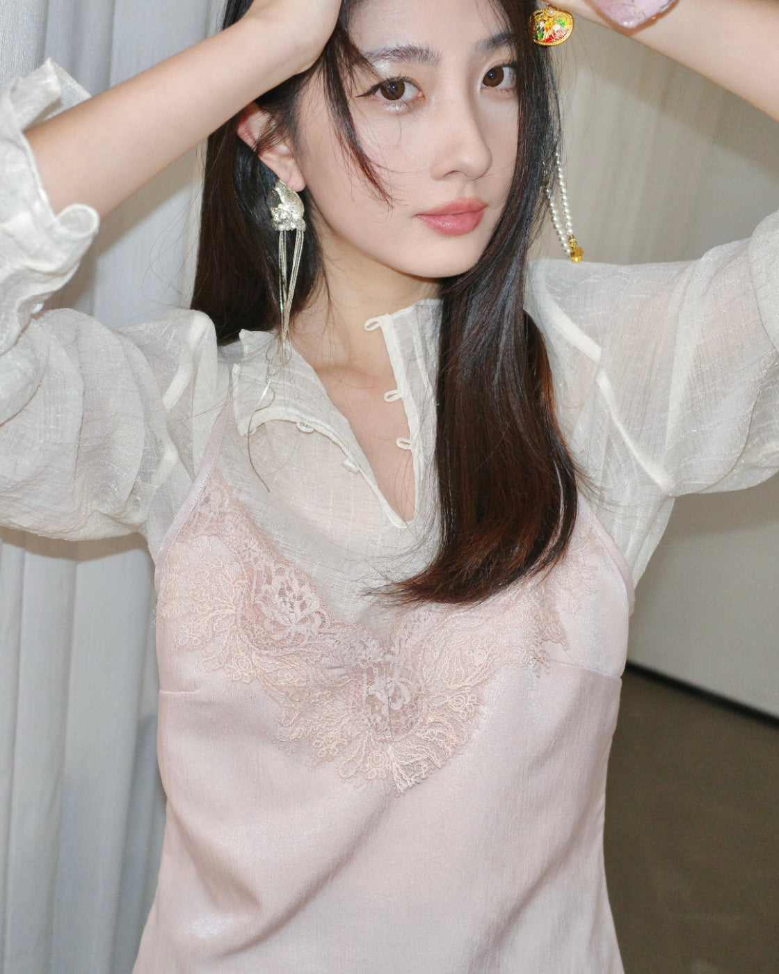 雾莎Reversible Sheer Stripe Blouse with Mock Neck