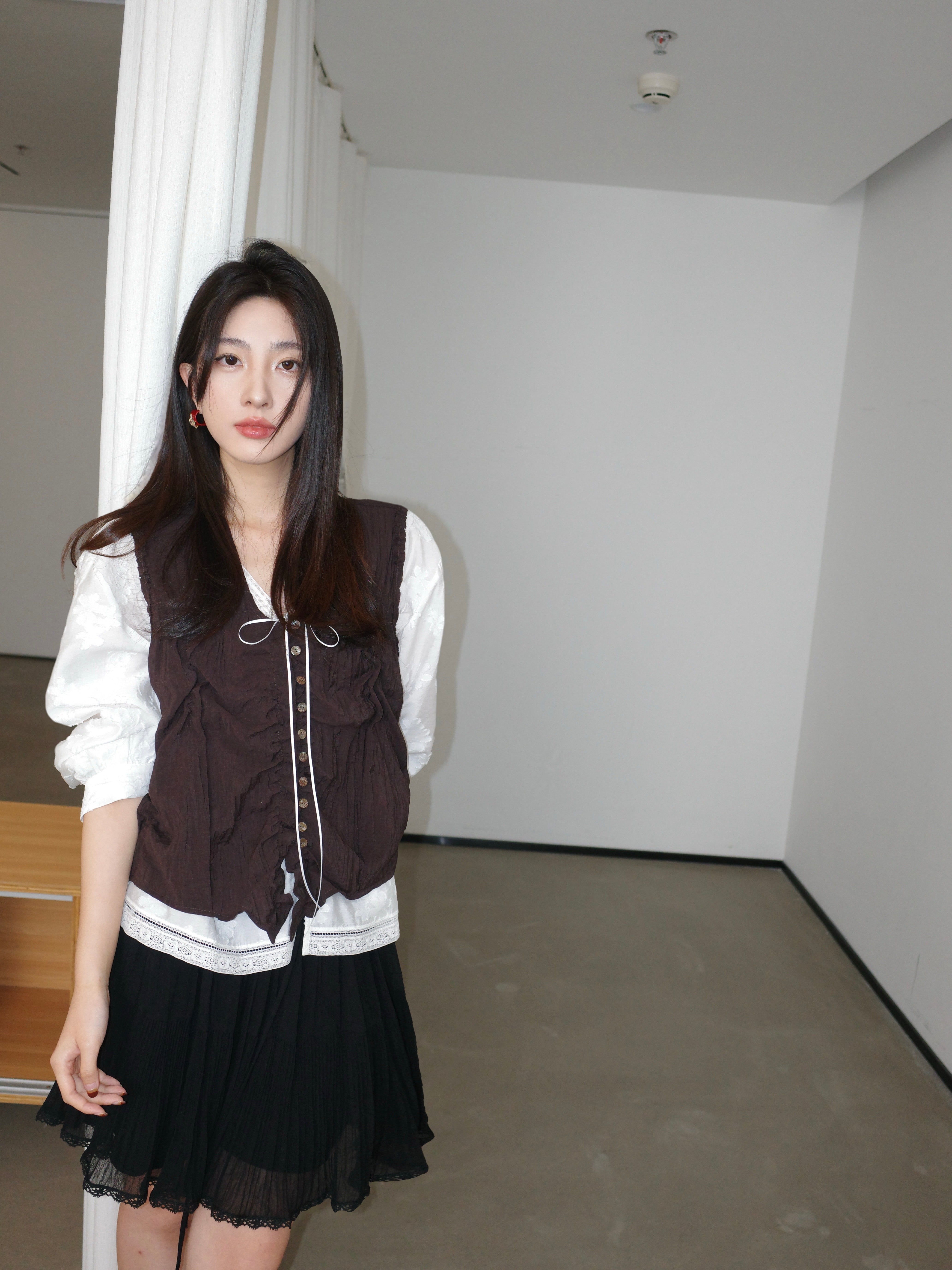 乌苏梅子Smocked Linen-Texture Sleeveless Vest