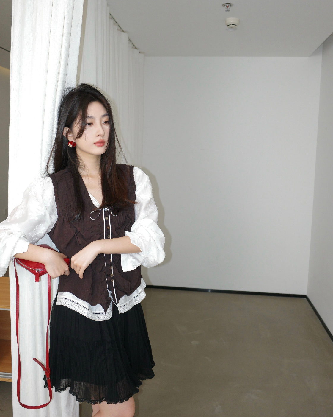 乌苏梅子Smocked Linen-Texture Sleeveless Vest