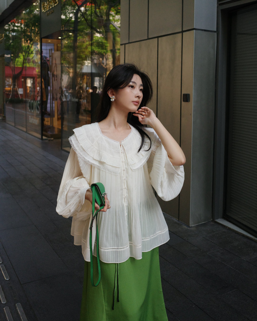 Oversized Puff-Sleeve Shirt with Magnetic Placket