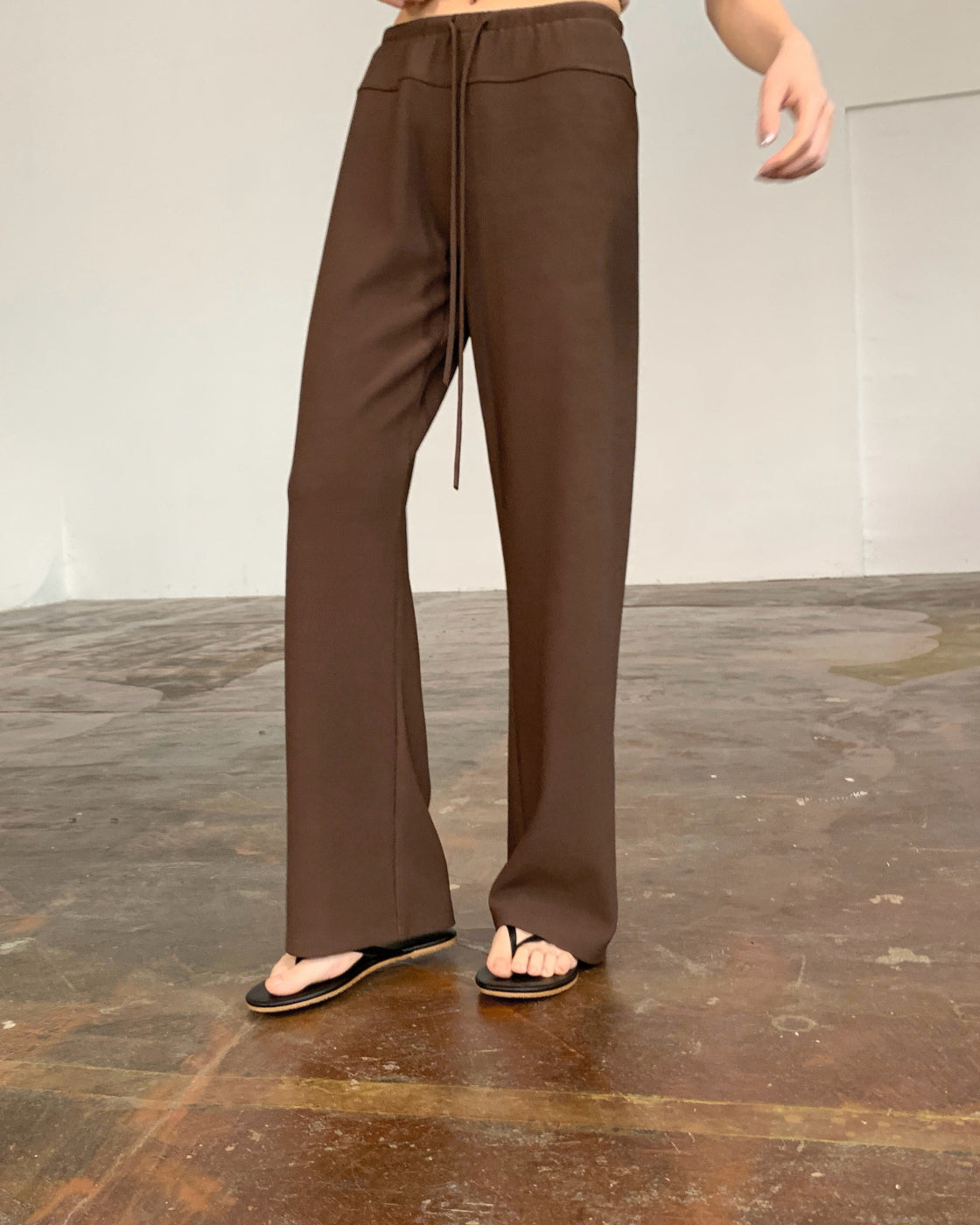 线条裤Relaxed Slim-Leg Trousers with Elastic Waist