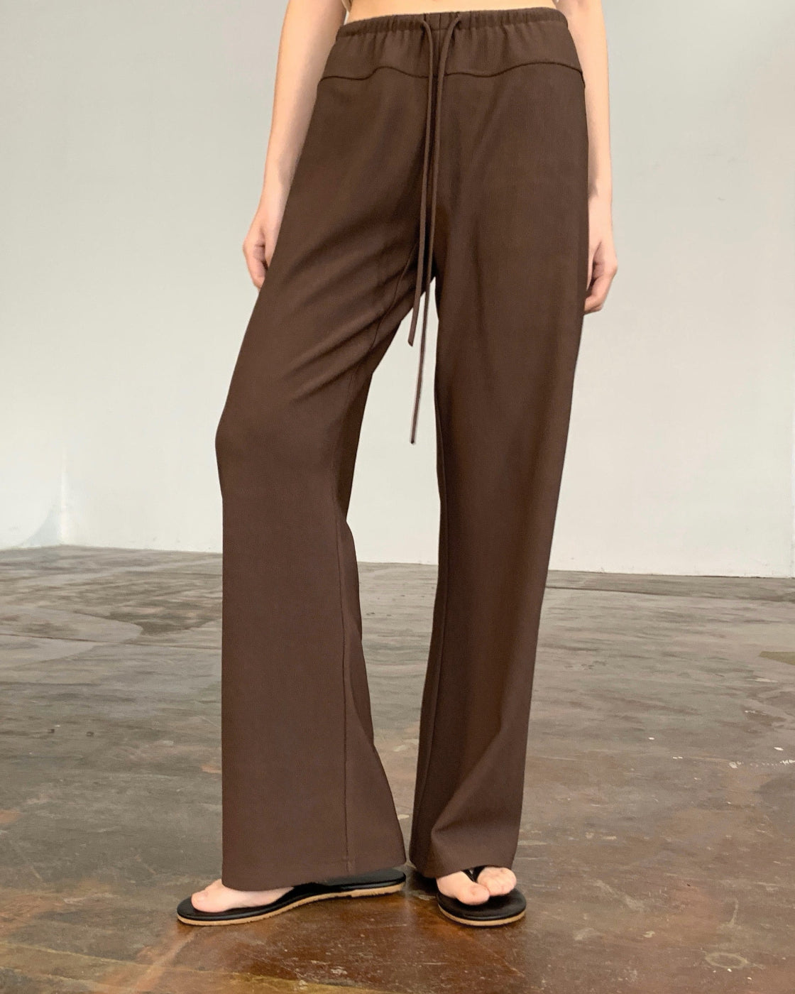 线条裤Relaxed Slim-Leg Trousers with Elastic Waist