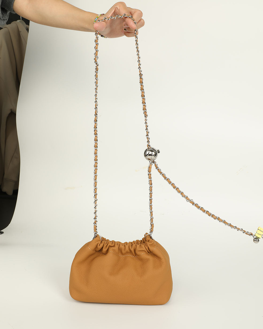 Crossbody chain bag with cloud-shaped design