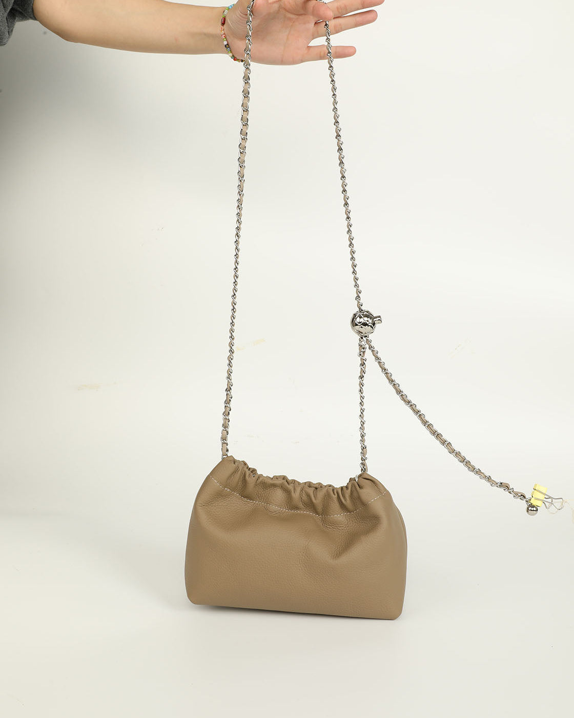 Crossbody chain bag with cloud-shaped design