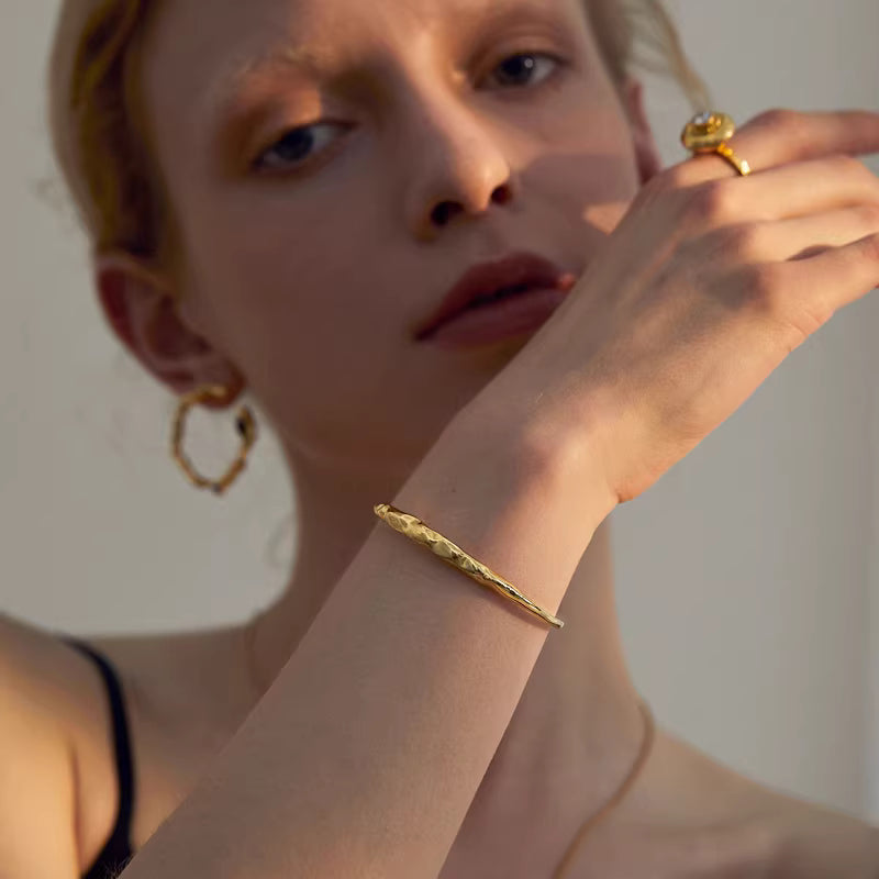 Open bracelet for women, cool style, vintage European and American style, simple and personalized, trendy fashion, elegant temperament, forest-inspired, gold-plated bracelet